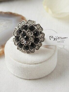 Bijou Floral Rhinestone Statement Ring size 8